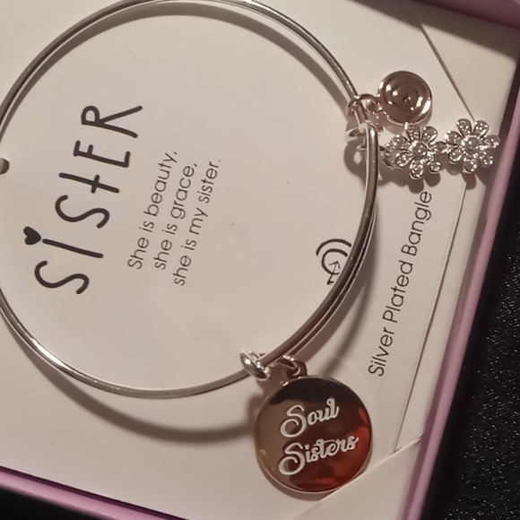 Soul sister charmed bangle bracelet NWT in box. - Picture 3 of 6